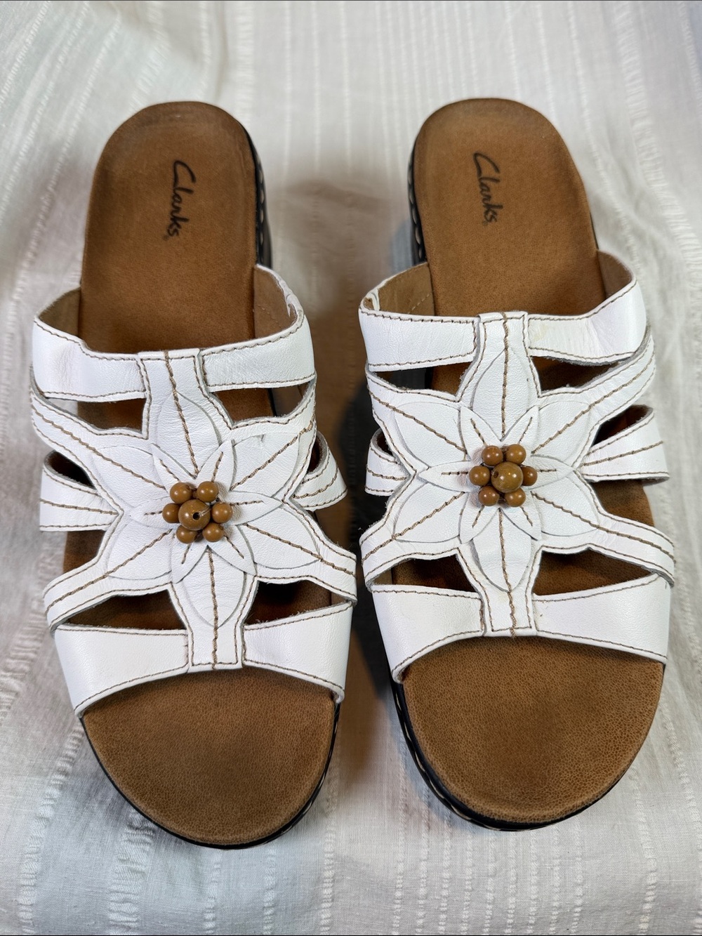 Clarks White Lexi Myrtle Leather Floral Slide Sandals Bead Accent Women’s 12